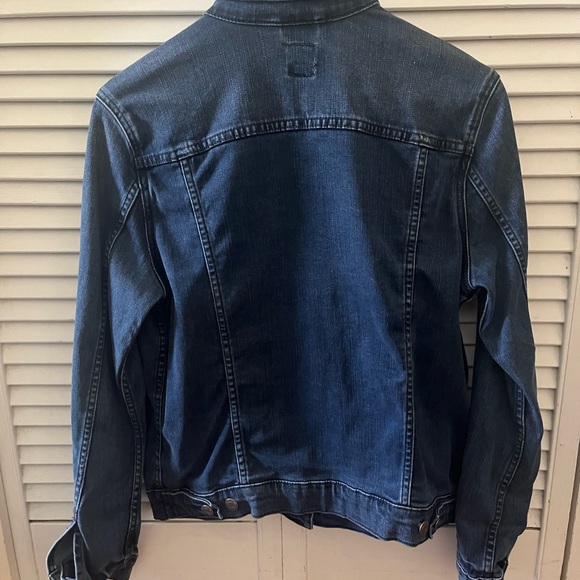 Gap jean jacket hardly worn. - Picture 3 of 4